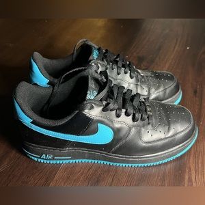Nike Air Force 1 Low black and chlorine blue